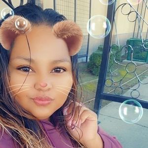 Meet your Posher, Isjasama sanchez